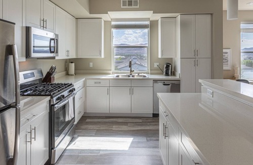 Sparks Apartment | Modern Apartment in Prime Location (ID7328X47)