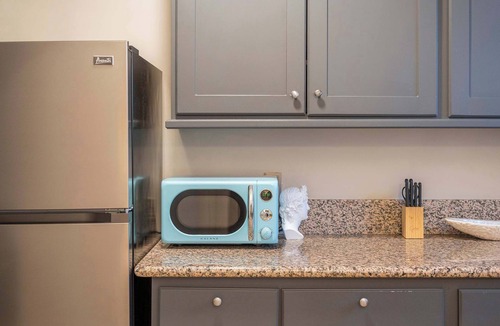Wilshire Center Apartment | Modern Apartment in Korea Town