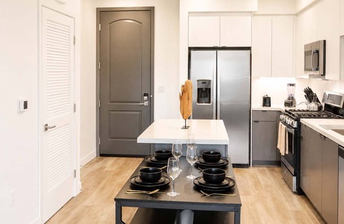 Lyon Street Apartment | Modern Apartment with Pool & GYM Near Disneyland