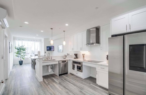 University Heights Apartment | Modern Apt with Balcony Hot Tub, ADA Compliant
