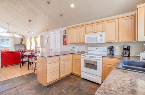 Bayshore House | Modern Beach Home with Jetted tub, Views of the Bay!