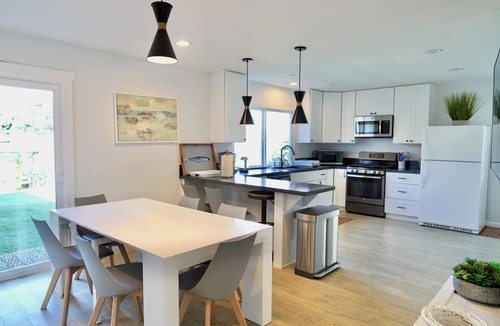 Carlsbad House | Modern Beach Residence w Backyard Pond & Hot Tub🏖