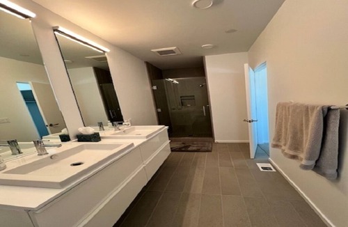 Land Park Apartment | Modern Brand New 2-bedroom/2bath apartment with AC, WiFi, close to downtown.