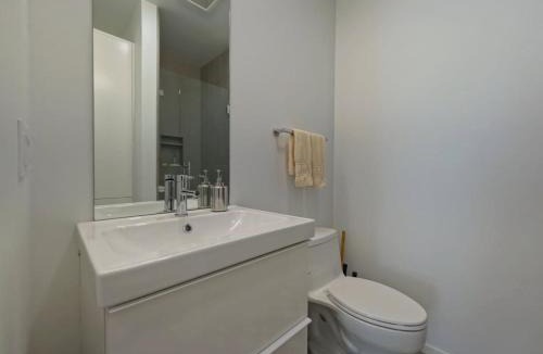 Land Park Apartment | Modern Brand New Stylish Fully Furnished Studio Close to Downtown