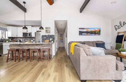 Kachina Village House | Modern Cabin Retreat w/Deck & BBQ