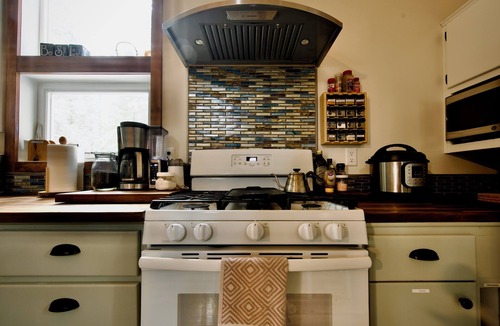Mineral Cabin | Modern-Chic Mineral Cabin, 10 Miles to Lassen NP, Level 2 EV Charger.
