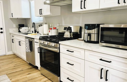 Southwest Anaheim House | Modern Comfort near Disneyland
