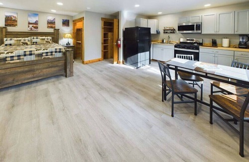 Mariposa Apartment | Modern Comfort Suite B - Heart of Downtown