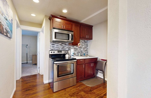 Lincoln City Condo | Modern Condo with Peekaboo Ocean Views Nearby Beach Access Dogs OK