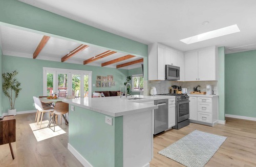 Freestone House | Modern Country Home | Near Downtown & Bike Trail