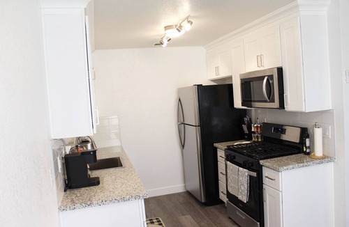 Stockton Apartment | Modern Cozy Apartment