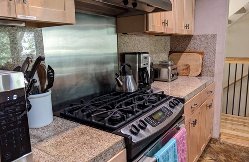 Kings Beach Condo | Modern Cozy Condo: Pool, Tennis, Pickle ball, Near Northstar and Lake Tahoe