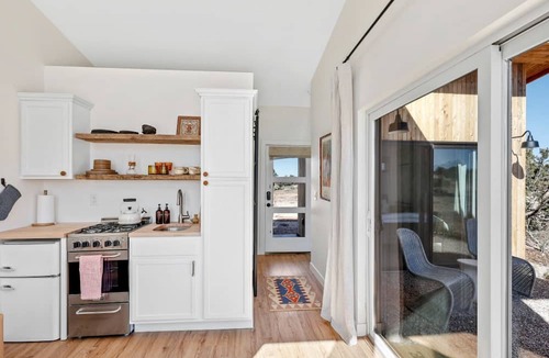 Valle Cottage | Modern Desert Casita with Stargazing & Red Butte Views near Grand Canyon, Arizona