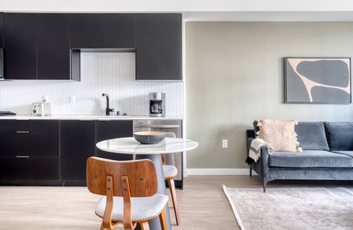 Emeryville Apartment | Modern Emeryville 1BR w/Pool, Gym & W/D, walk to Safeway, by Blueground