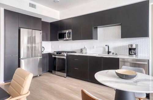 Emeryville Apartment | Modern Emeryville 1BR w/Pool, Gym & W/D, walk to Safeway, by Blueground