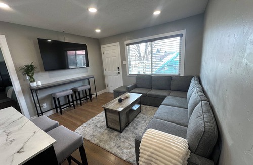 Loa Apartment | Modern Escape