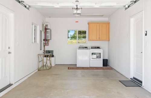 Paso Robles House | Modern Farmhouse & Guest House w/Pool & Vineyard Views!