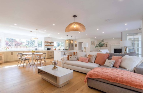 Freestone House | Modern Farmhouse on 1 Acre | Steps to Park | w/Spa