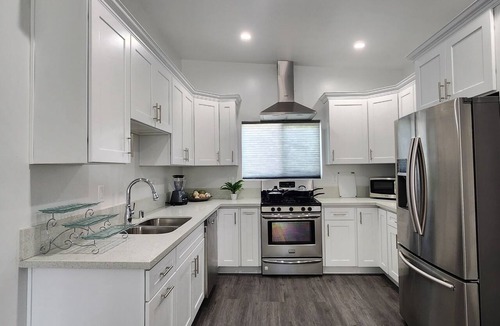 Los Angeles Apartment | Modern Furnished ADU Near Metro LA – Mid‑Term Ready