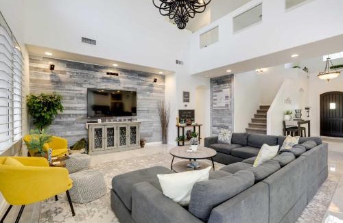 Cottonflower House | Modern Gem w/Fire Pit: 3 Mi to Goodyear Ballpark!