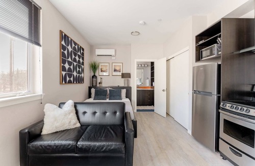 Belmont Apartment | Modern Hawthorne 1BR - Food Carts & Local Shops