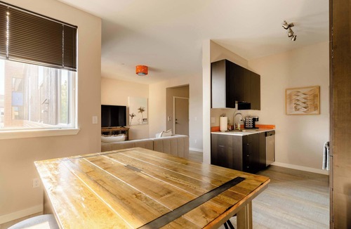 Belmont Apartment | Modern Home in Foodie District - 2BR - Sleeps 4