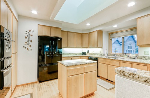 Sunriver House | Modern Home w/Gas Fireplace, Large Deck & Private Hot Tub