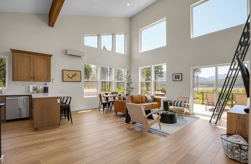 Detroit House | Modern house in Detroit lake, with breathtaking views