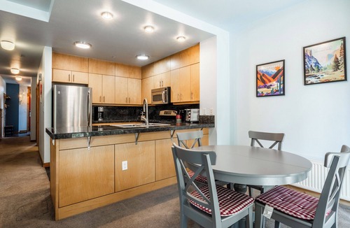 Mammoth Lakes Condo | Modern Ideal Ski Location, Views, Heated Garage, Elevator 633