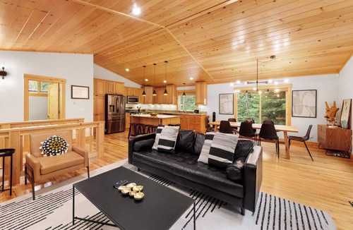 Kingswood Estates House | Modern Lake Tahoe Retreat – Ski and Swim