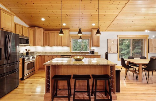 Kingswood Estates House | Modern Lake Tahoe Retreat – Ski and Swim