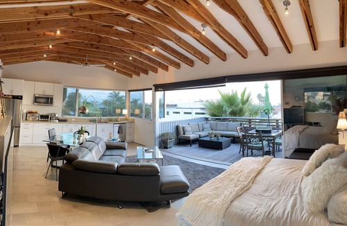 La Jolla Mesa House | Modern Loft Style Living in North Pacific Beach close to Ocean