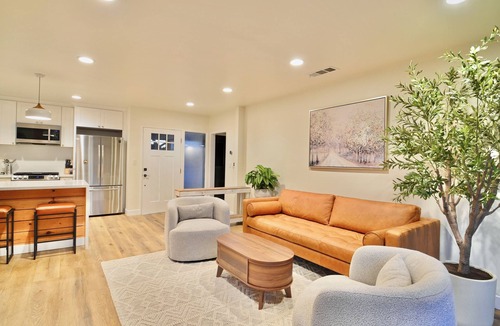 The Plaza House | Modern Long Beach Retreat