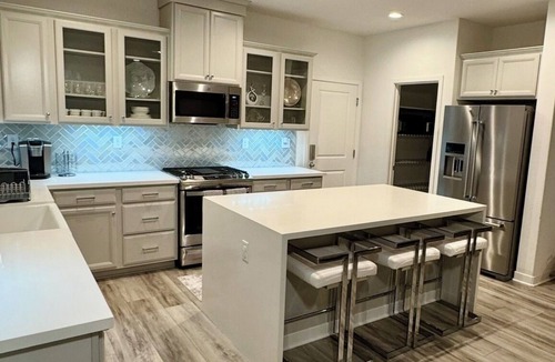 Nut Tree House | Modern Luxurious 3BR Retreat near Napa+SAC+SF