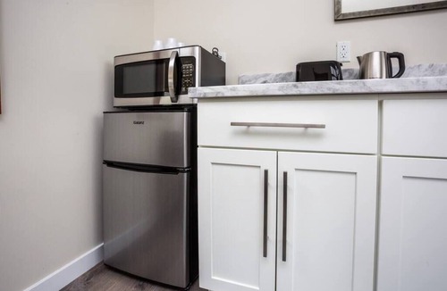 Bankers Hill Apartment | Modern, Luxurious and Prime location All in One