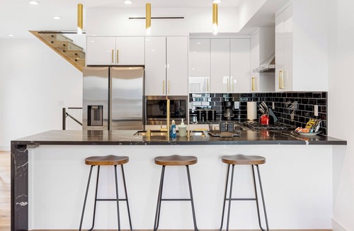 Pico-Union House | 🌇 Modern Luxury Getaway in the Heart of Downtown Los Angeles.
