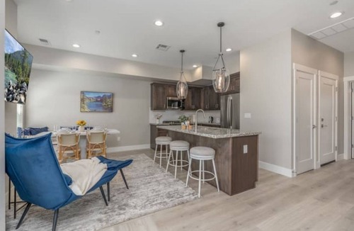 Truckee House | Modern Mountain 3BR Near Donner Lake & Trails