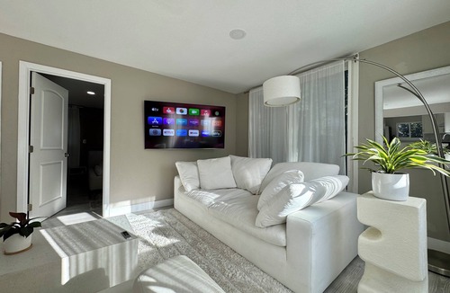 Orinda Condo | Modern Mountain Retreat