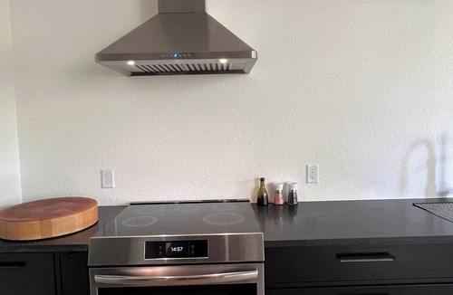 Columbia Way Condo | Modern Nordic Nest + Walk to Waterfront, Dining