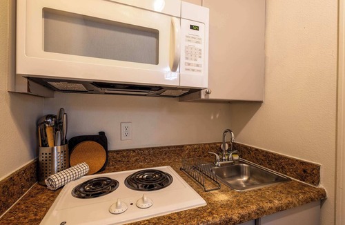Tolleson Apartment | Modern Oasis | Pool & Gym | Medical Pros