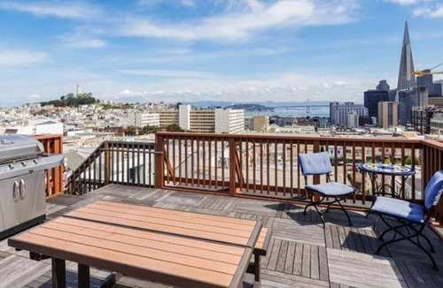 Nob Hill House | Modern PENTHOUSE with Roofdeck + VIEWS (30 day minimum)