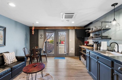 Prescott House | Modern Pet-Friendly Cottage - Graystone Retreat