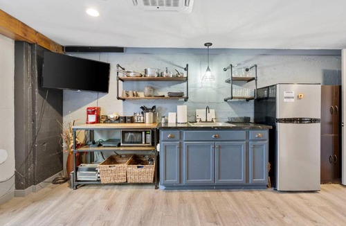 Prescott House | Modern Pet-Friendly Cottage - Graystone Retreat