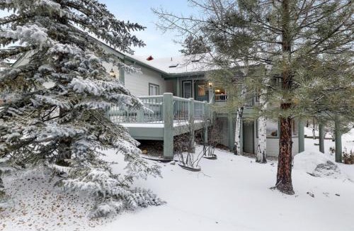 Eagle Mountain Estates House | Modern Relaxation at Castle Glen Gem Big Bear Lake