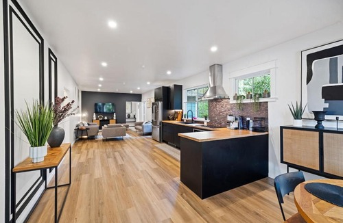 Mill Valley Apartment | Modern Retreat in Heart of Downtown Mill Valley