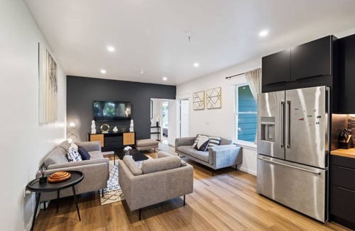 Mill Valley Apartment | Modern Retreat in the Heart of Downtown Mill Valley