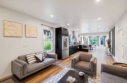 Mill Valley Apartment | Modern Retreat in the Heart of Downtown Mill Valley