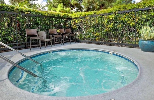 Anaheim Resort Hotel | Modern Room Close to Disney California Adventure