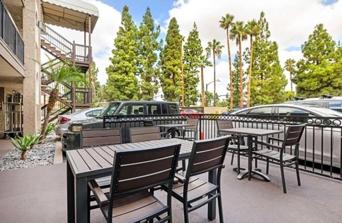 Anaheim Resort Hotel | Modern Room Close to Disney California Adventure