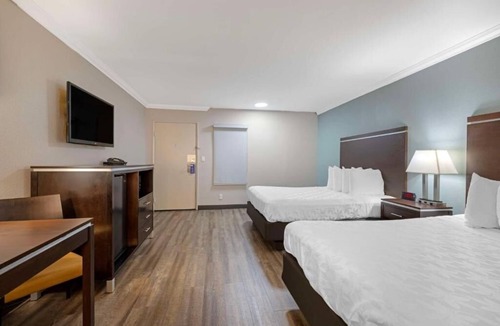 Anaheim Resort Hotel | Modern Room Close to Disney California Adventure